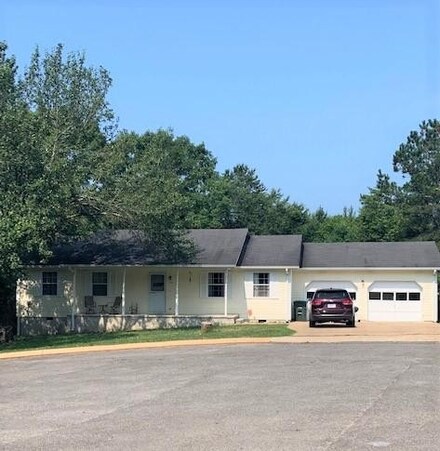 70 Crabtree Rd, Rossville, GA 30741
