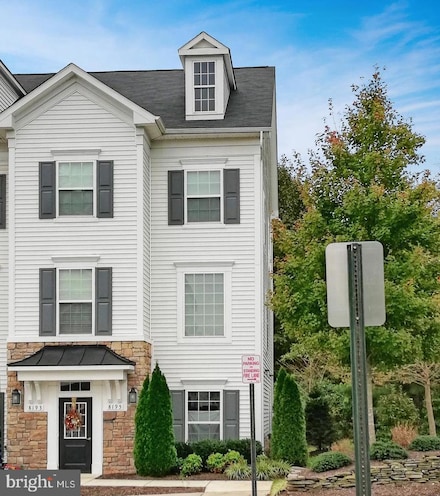 8195 Falls Grove Dr, Manassas, VA 20111