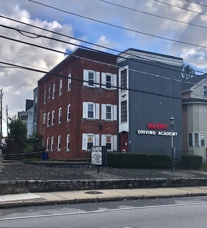 30 E Main St, Webster, MA 01570