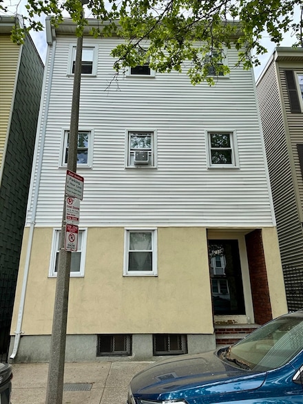 298 Chelsea St, Boston, MA 02128