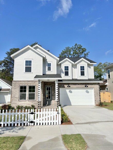 705 Reindeer Rd, Niceville, FL 32578