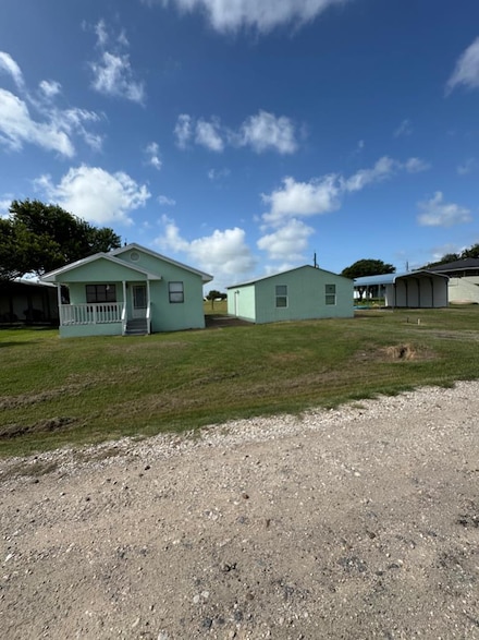 37 Mollnar Dr, Palacios, TX 77465