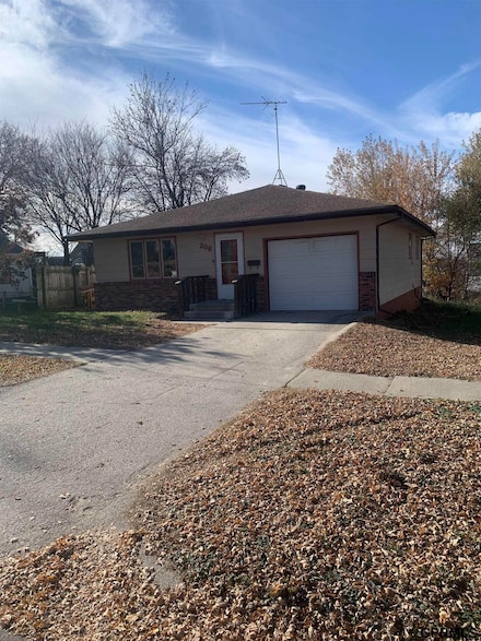 206 N Thomas Ave, Oakland, NE 68045