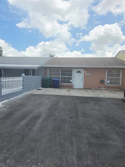 4479 NW 185th St, Miami Gardens, FL 33055