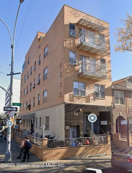 901 50th St Unit 2B, Brooklyn, NY 11219