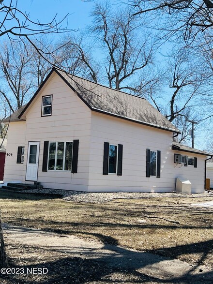 404 2nd St, Wilmot, SD 57279