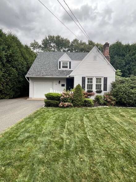 89 Meadowbrook Ave, West Springfield, MA 01089
