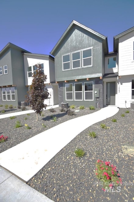 1443 N Meadowglen Ave, Meridian, ID 83642