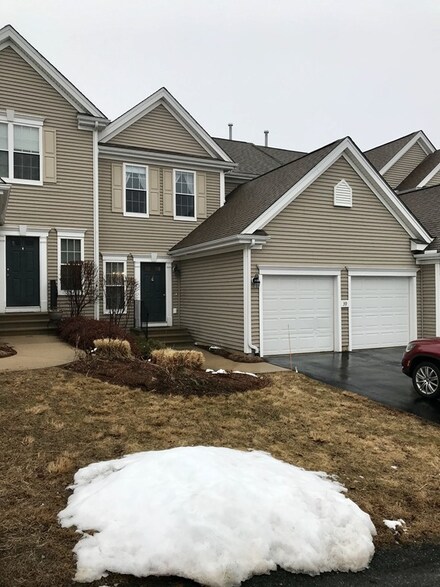 39 Daffodil Ct, South Grafton, MA 01560