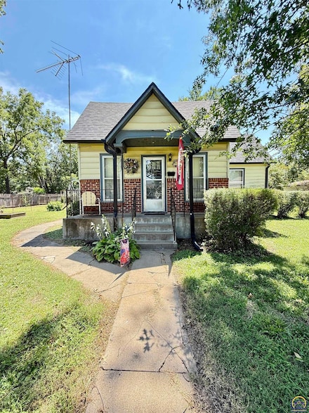 113 E Fremont Ave, Burlingame, KS 66413