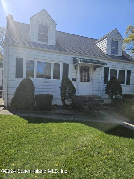 108 Westcott Blvd, Staten Island, NY 10314