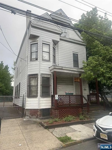 74 S 8th St, Newark, NJ 07107