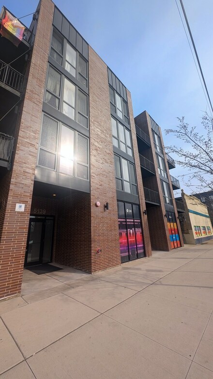 5139 N Broadway St Unit 411, Chicago, IL 60640