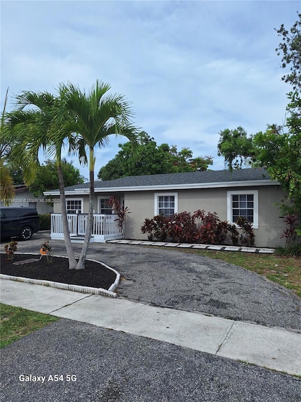 423 SW 80th Ave, North Lauderdale, FL 33068