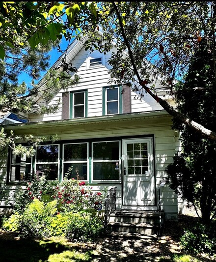 1071 Charles Ave, Saint Paul, MN 55104