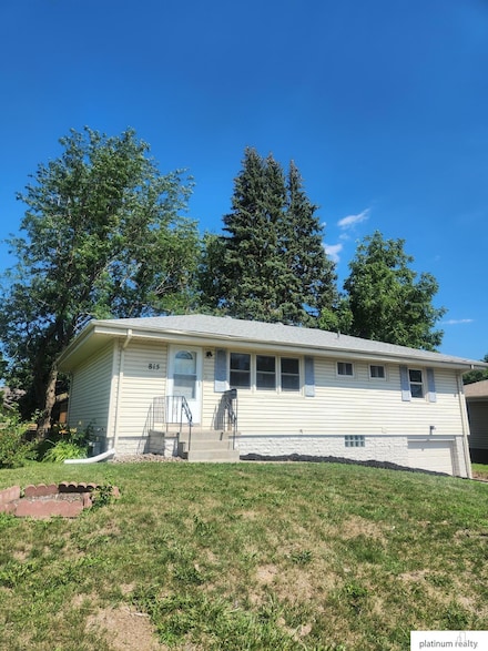 815 N Beadle St, Papillion, NE 68046