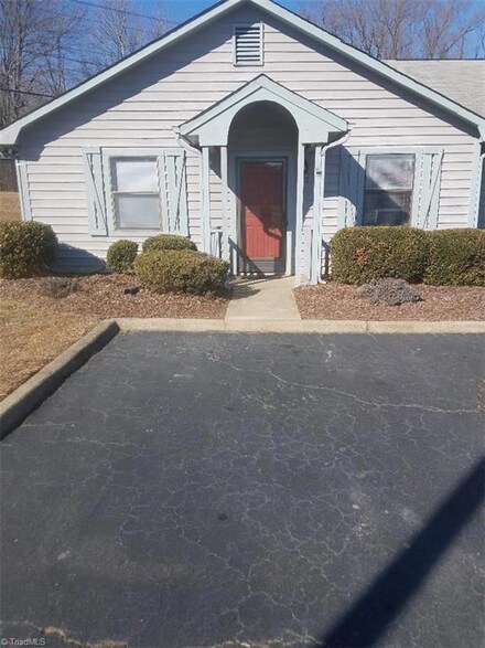 1617 Windsong Ct, Winston Salem, NC 27127