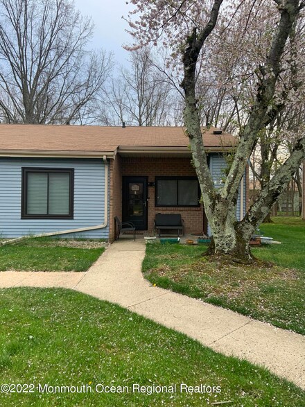 234 Medford Ct Unit D, Manalapan, NJ 07726