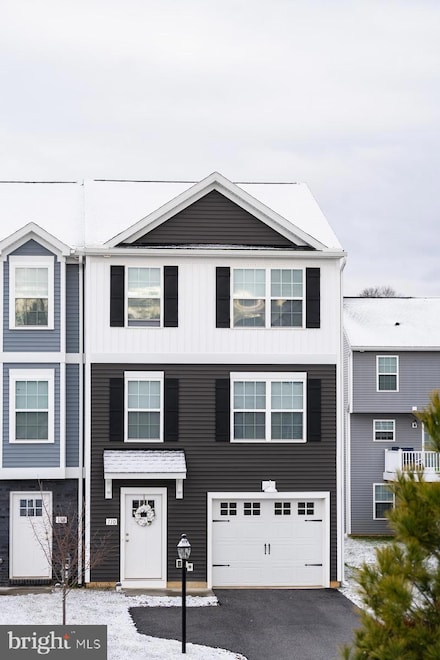 14 Overshot Ln, Gettysburg, PA 17325