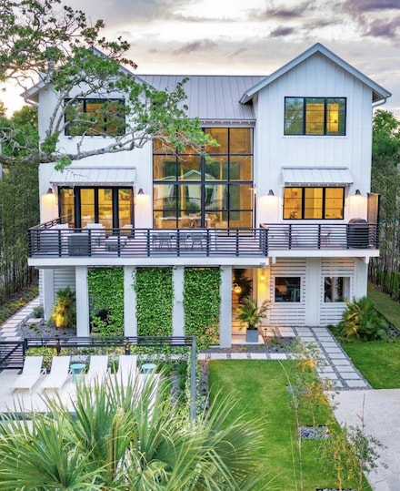 204 E Huron Ave, Folly Beach, SC 29439
