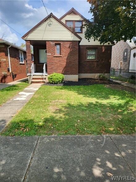 3054 Niagara St, Niagara Falls, NY 14303