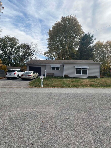4560 N Happy Hollow Rd, Bloomington, IN 47408