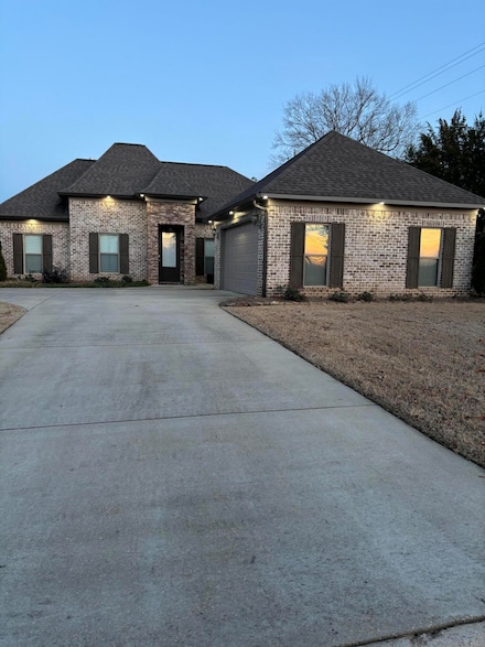 102 Brisage Ln, Tupelo, MS 38801