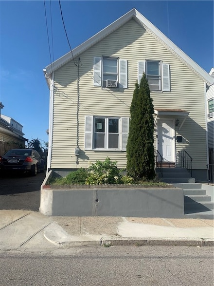 4 Harvey St, Pawtucket, RI 02860