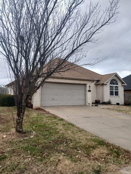 3500 S 3rd St, Rogers, AR 72758