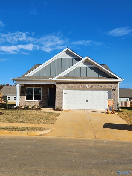 30073 Plantation Park Dr, Harvest, AL 35749