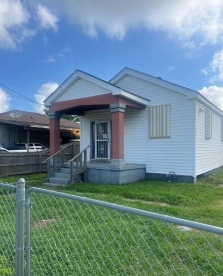 7607 Lacombe St, New Orleans, LA 70127