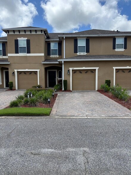 105 Phillip Scott Dr, Daytona Beach, FL 32124