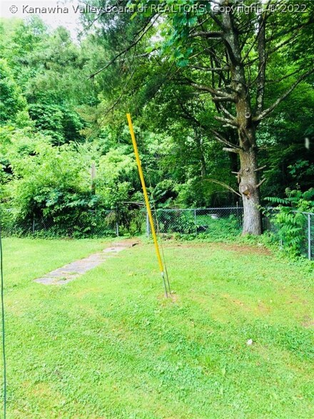 4827 Missouri Fork Rd, Hewett, WV 25108