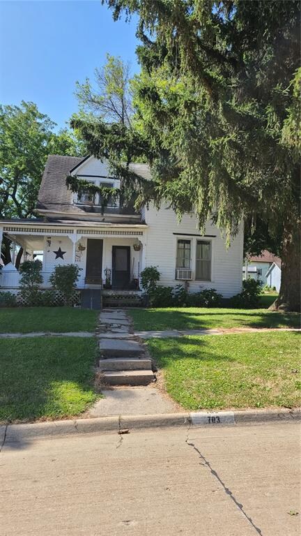 703 5th St, Victor, IA 52347
