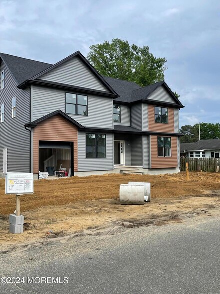 612 Burnside St, Toms River, NJ 08757