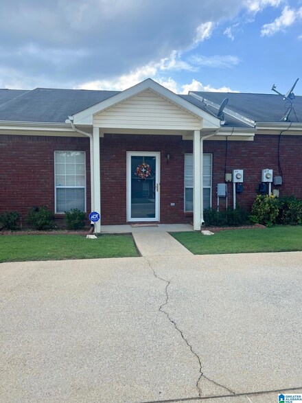 1828 Copperfield Ln, Center Point, AL 35215