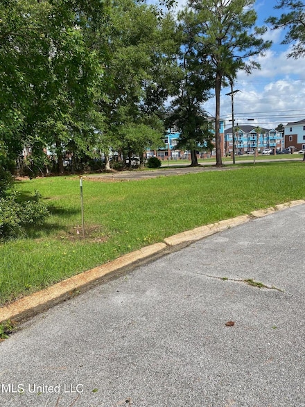 16005 Lemoyne Blvd, Biloxi, MS 39532