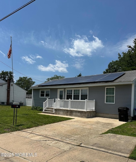 422 Maple Dr, Belford, NJ 07718
