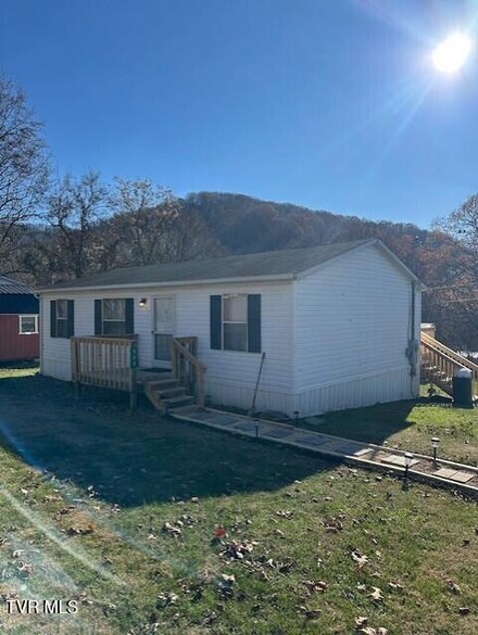 525 Peartree Ln, Elizabethton, TN 37643