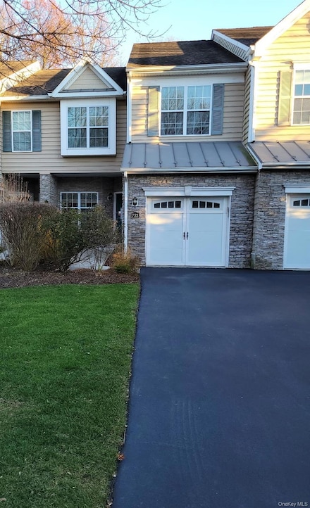 733 Huntington Dr, Fishkill, NY 12524