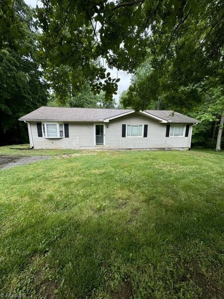 4062 Allred Heights Dr, Sophia, NC 27350