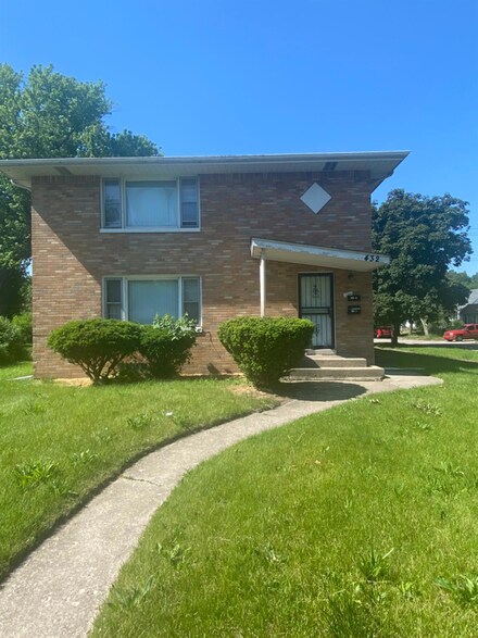 432 E 43rd Ave, Gary, IN 46409