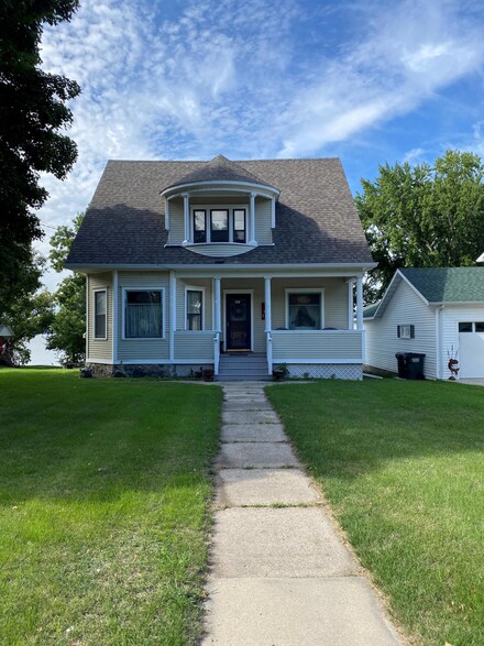 701 E Lake St, Osakis, MN 56360