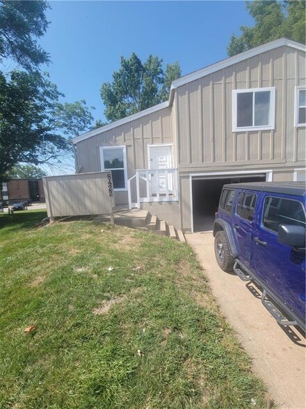 8422 Lane Place, Raytown, MO 64138