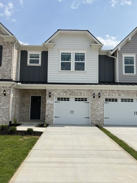 5722 Cloverwood Dr, Murfreesboro, TN 37128