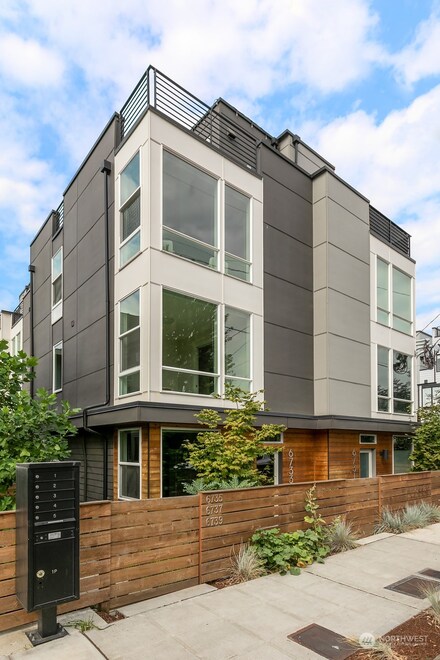 6733 Carleton Ave S, Seattle, WA 98108