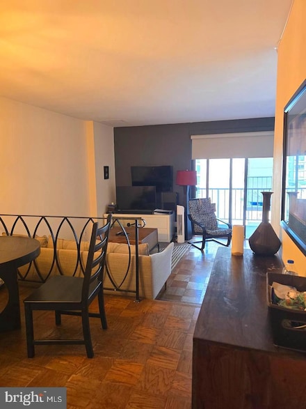 2201 L St NW Unit 820, Washington, DC 20037