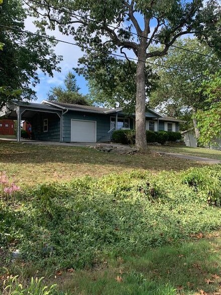 315 Santana Cir, Reeds Spring, MO 65737
