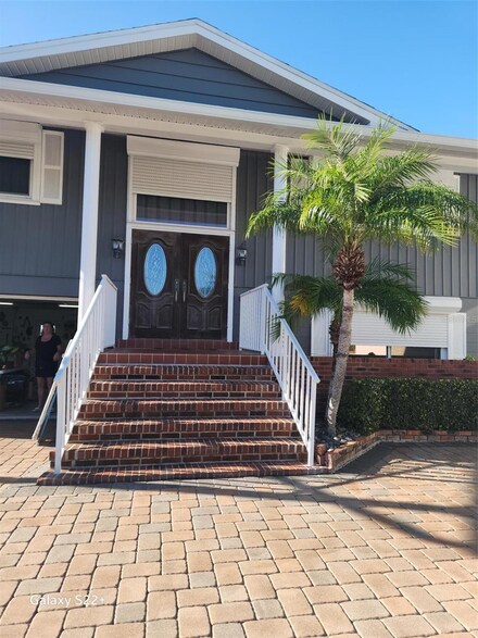 8597 42nd Ave N, St. Petersburg, FL 33709