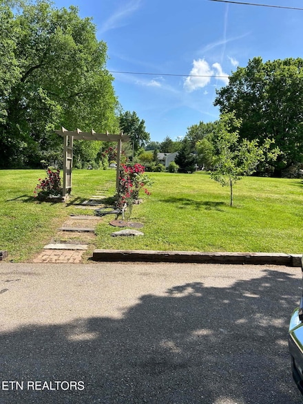 5509 Dandyline Dr, Knoxville, TN 37914